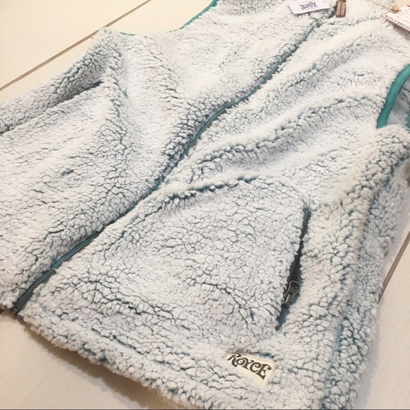 Royce Sherpa Teddy Vest - Picture 5 of 8